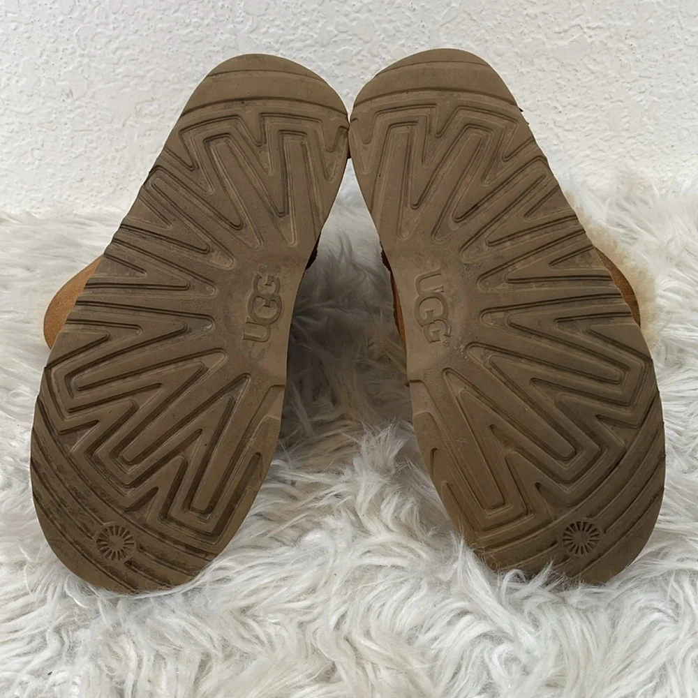 UGG BAILEY BOW II KIDS BOOTS CHESTNUT SIZE 4 - Picture 10 of 13
